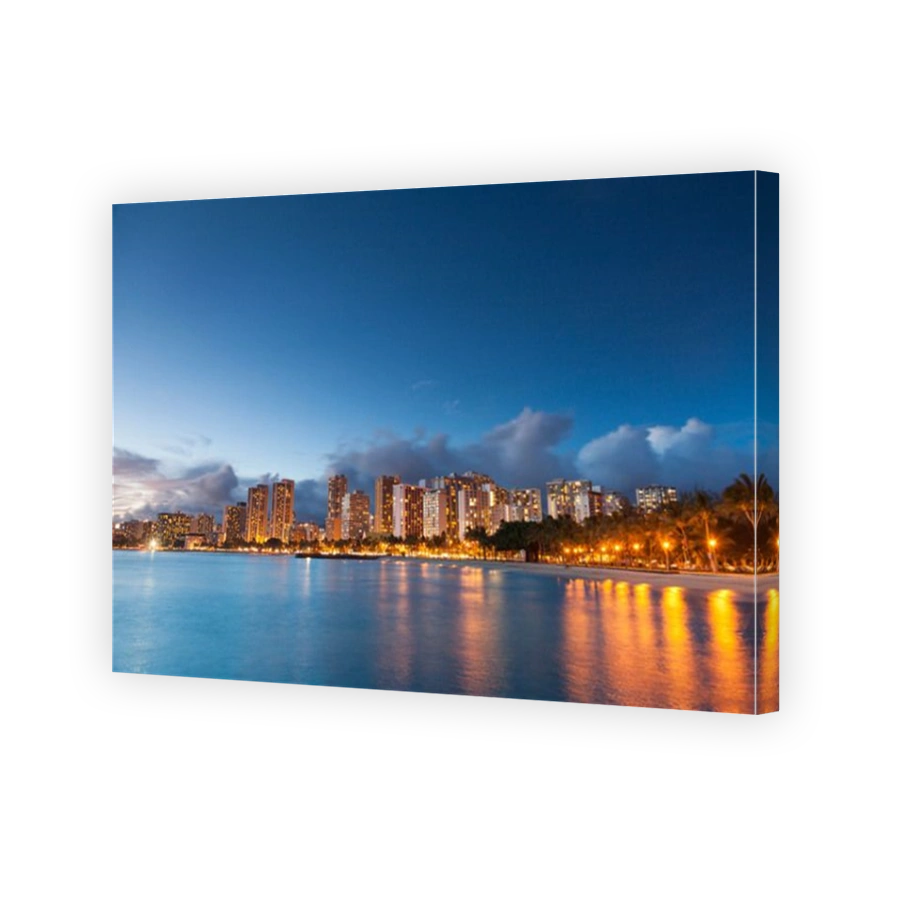 USA, Hawaii, Oahu, Honolulu, Waikiki Beach and Honolulu Skyline
