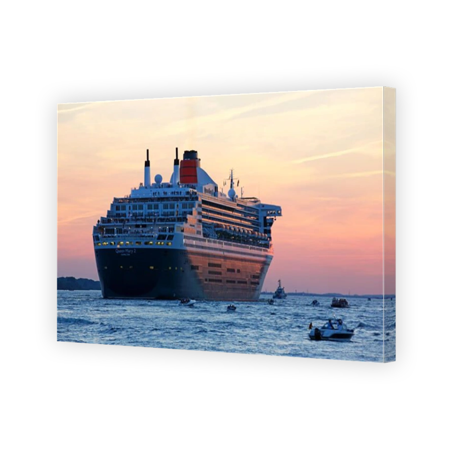 Cruise ship, MS Queen Mary 2, departing Hamburg harbour on the Elbe River at sunset, Hamburg, Hamburg, Germany